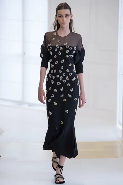Look 18